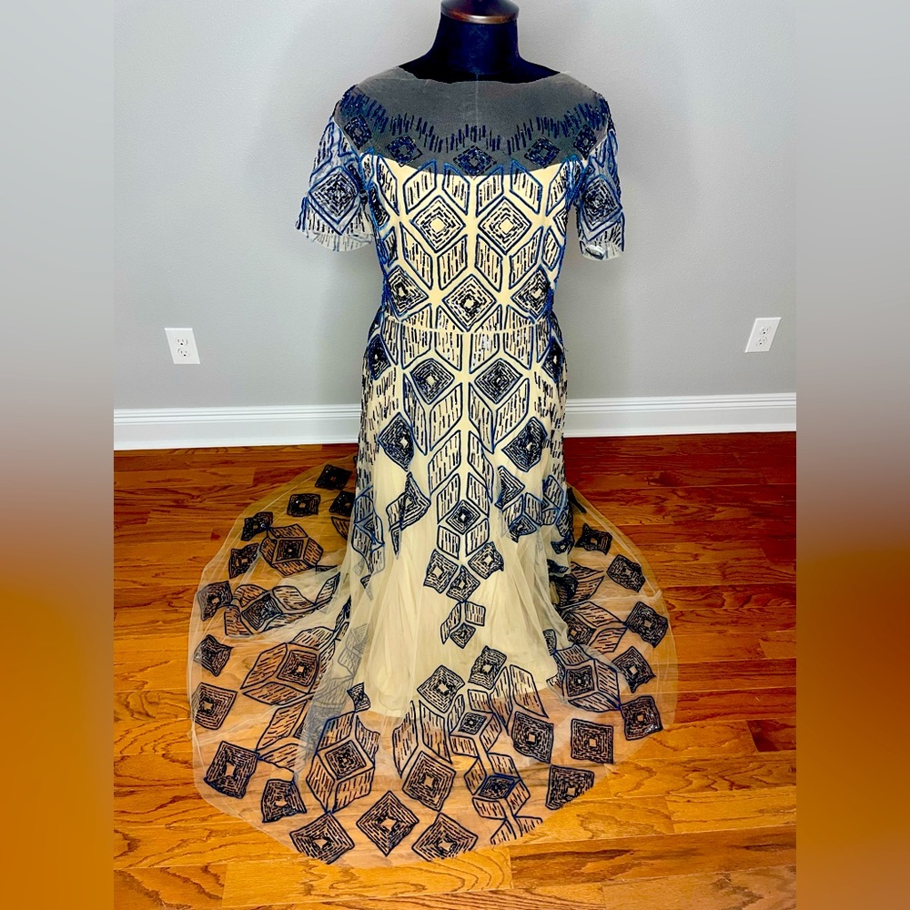Monique Lhuillier sheer/navy formal size 12
